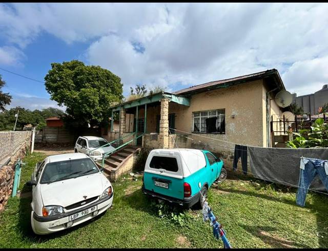7 BEDROOM HOUSE FOR SALE IN GERMISTON CENTRAL